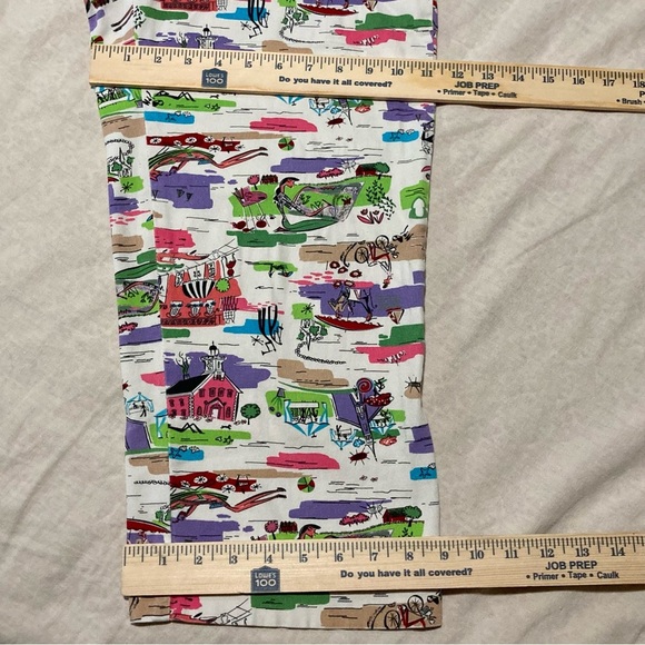 Carolina Blues Colorful Capris with Mid Century Illustrations | Stretch Cotton - Picture 4 of 10